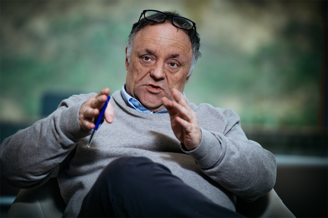 nha virus hoc bi doa giet anh 1