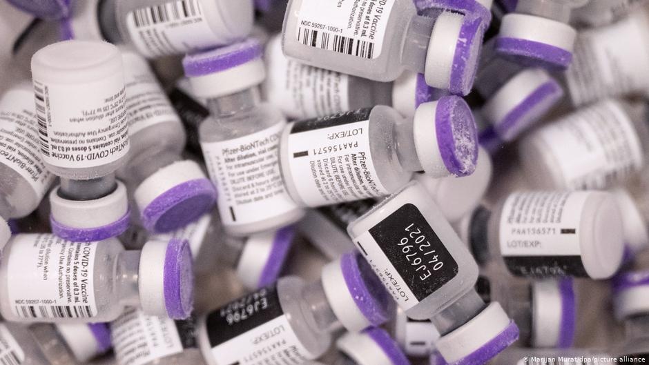 Vi sao Israel phai tieu huy 800.000 lieu vaccine Covid-19? hinh anh