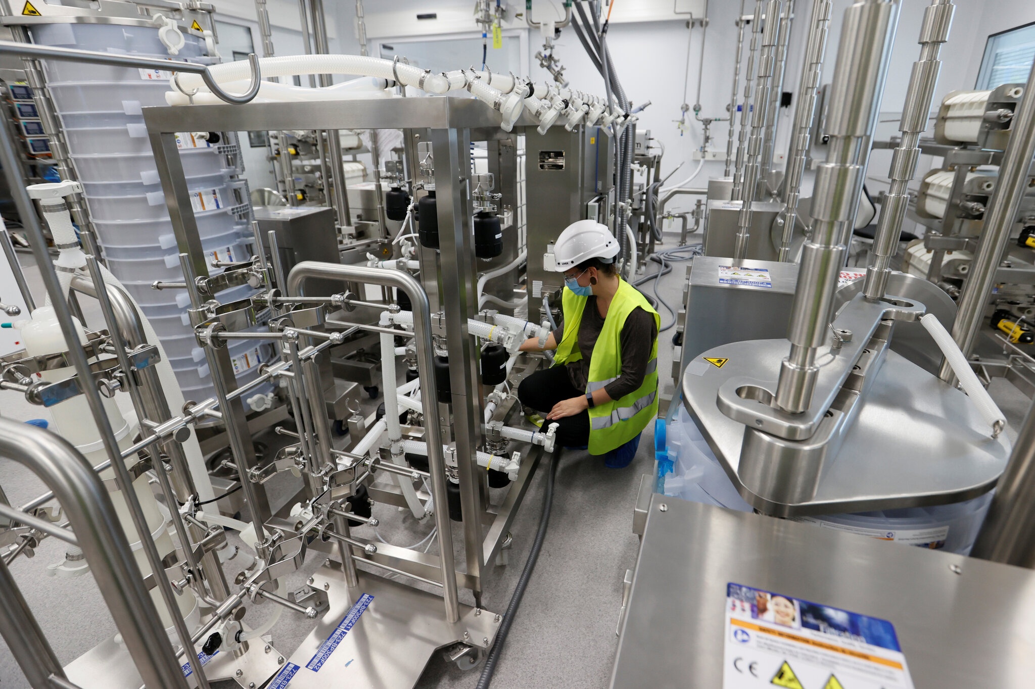 Rao can lon nhat cua cuoc chay dua san xuat vaccine Covid-19 hinh anh