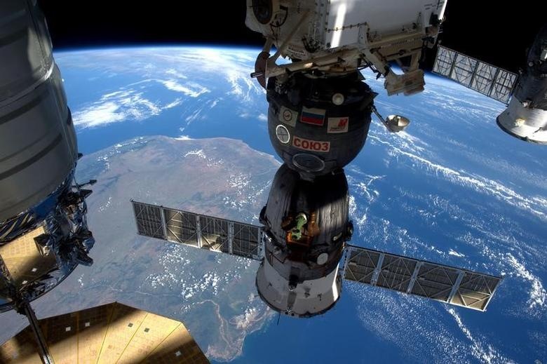 Tram vu tru ISS xoay 45 do sau su co cua module Nga hinh anh