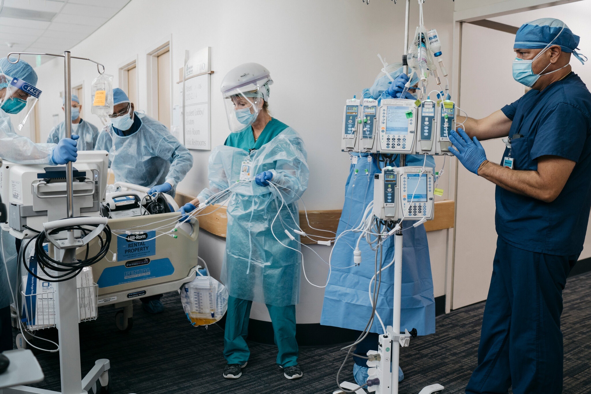 So ca mac Covid-19 trung binh tai My lap dinh moi hinh anh