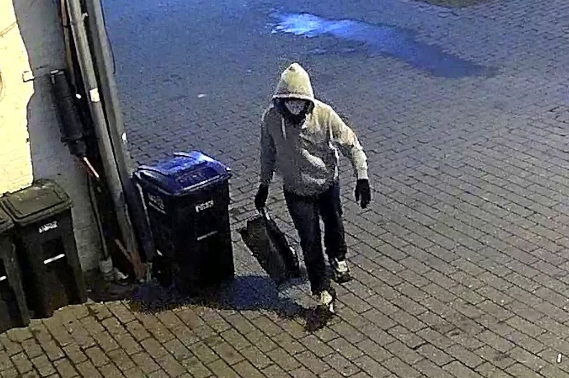 FBI cong bo hinh anh moi ve nguoi dat bom tai tru so luong dang hinh anh