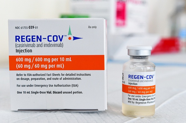 Anh dung thuoc dac tri Ronapreve cho benh nhan Covid-19 de ton thuong hinh anh