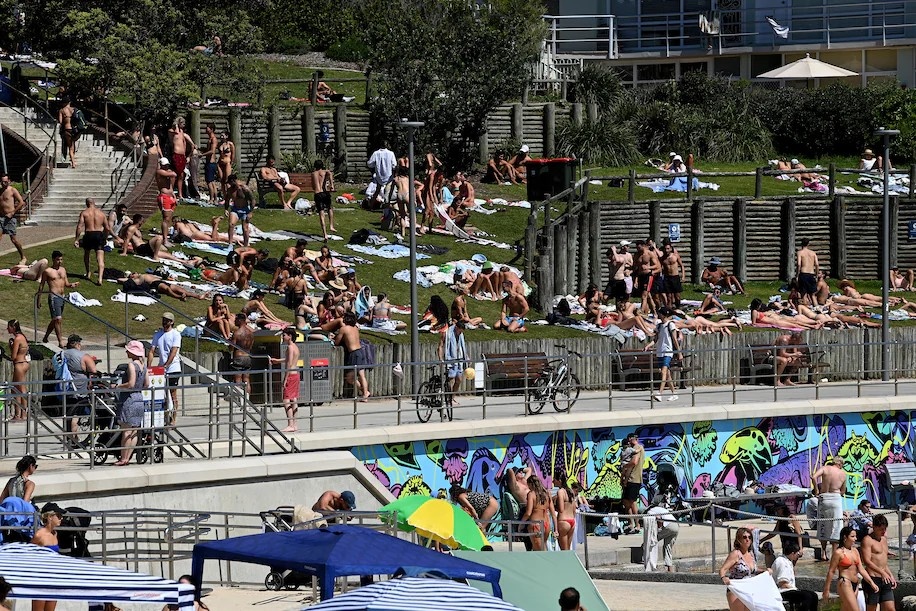 Hai buc tranh trai nguoc tren the gioi truoc them nam moi hinh anh