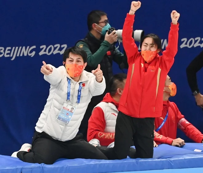 Nguoi Han trut gian len 'ke phan boi' vi an mung doi tuyen Trung Quoc hinh anh