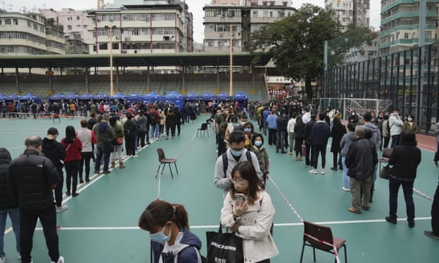 lanh dao hong kong xin loi anh 1