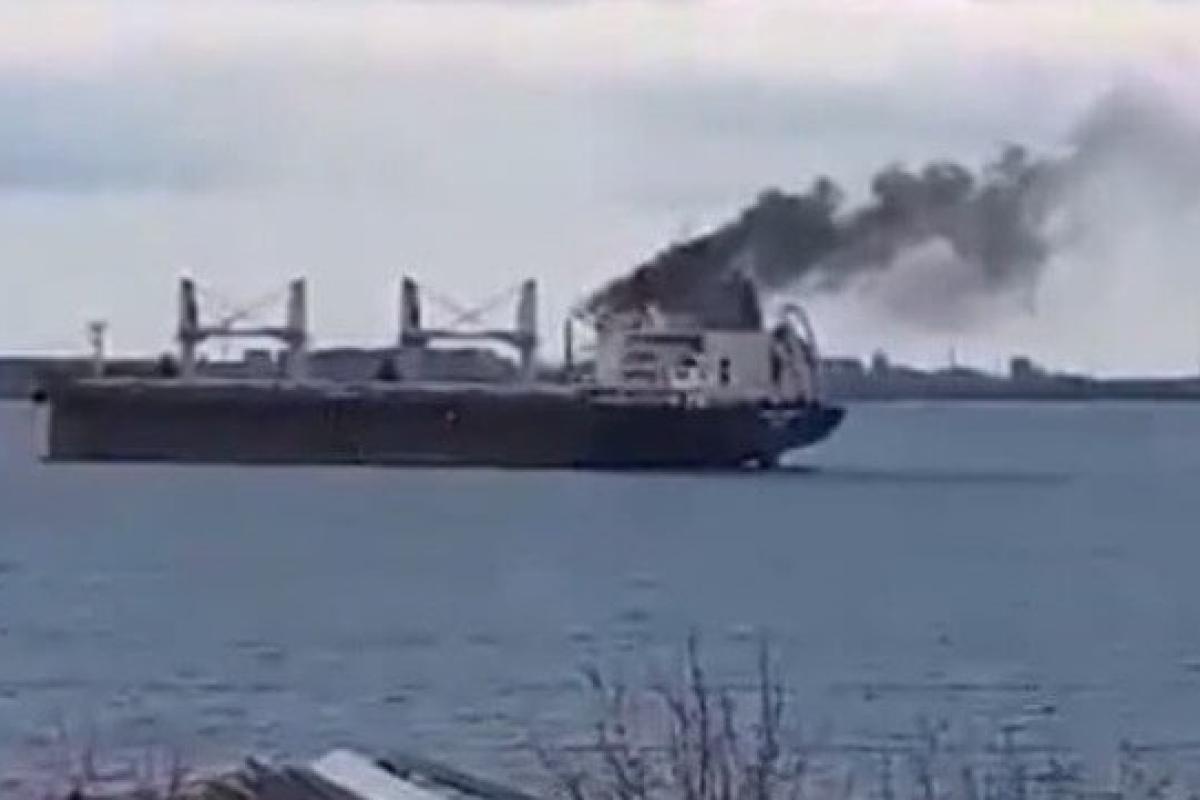 tau hang bi tan cong tai ukraine anh 1