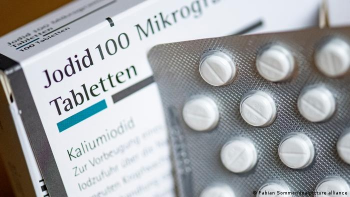 nguoi chau au mua thuoc iodine anh 1