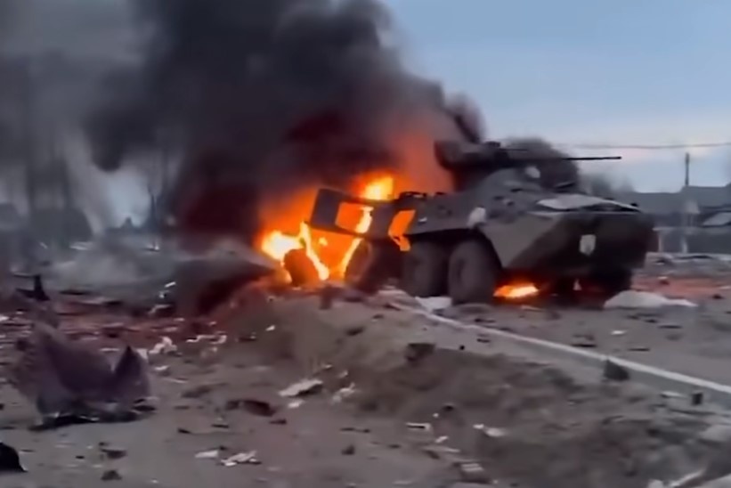 Ukraine tung video phuc kich doan xe tang Nga o gan Kyiv hinh anh