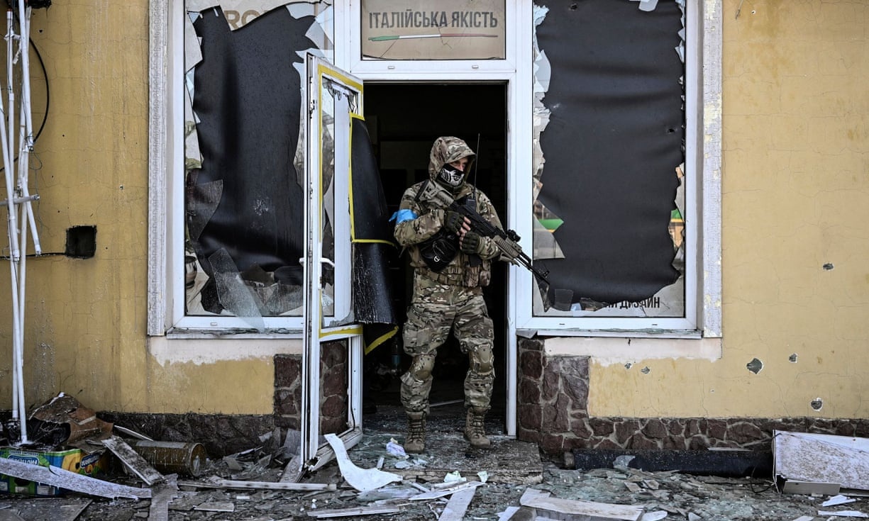 Linh Nga ap sat Kyiv, nguoi dan Ukraine quyet tam bao ve thu do hinh anh