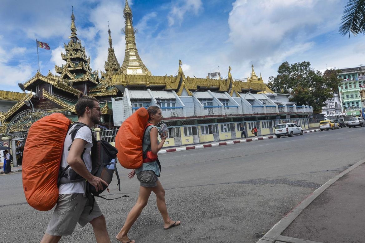 Myanmar mo cua don khach nuoc ngoai vao thang toi hinh anh