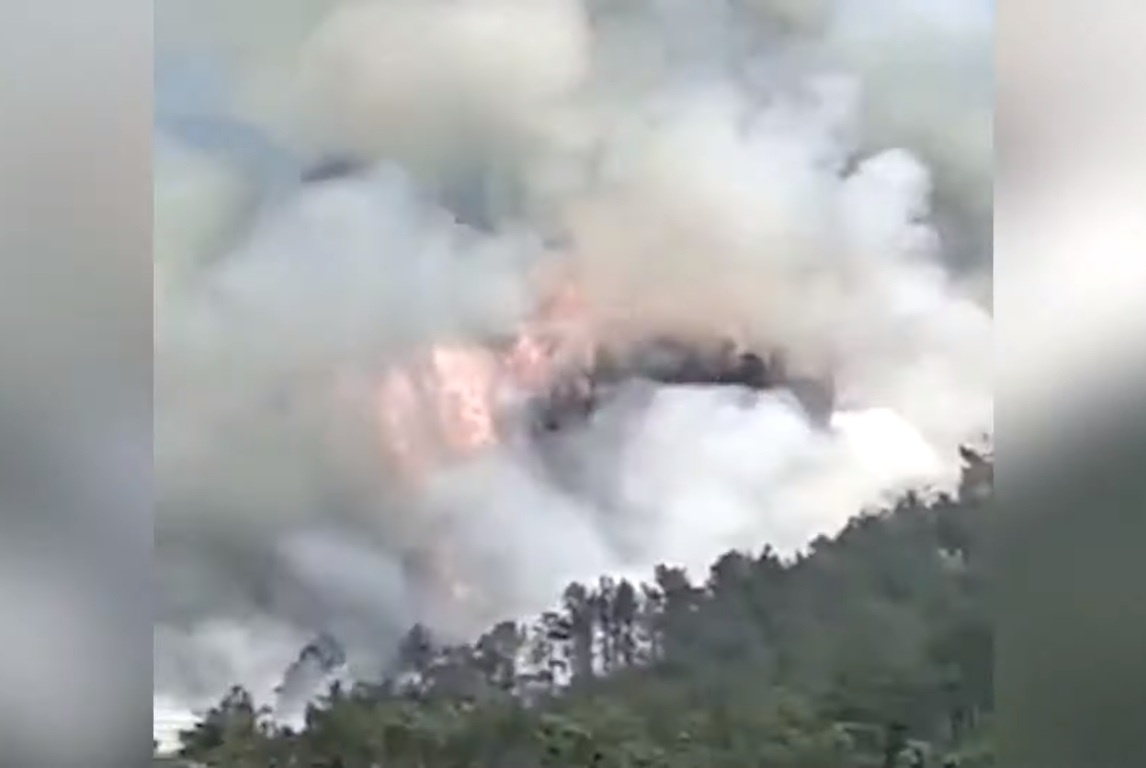 Dam chay boc len khi chiec may bay Trung Quoc roi xuong hinh anh