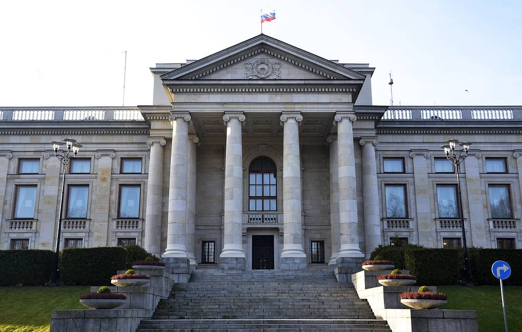 ba lan truc xuat nha ngoai giao nga anh 1