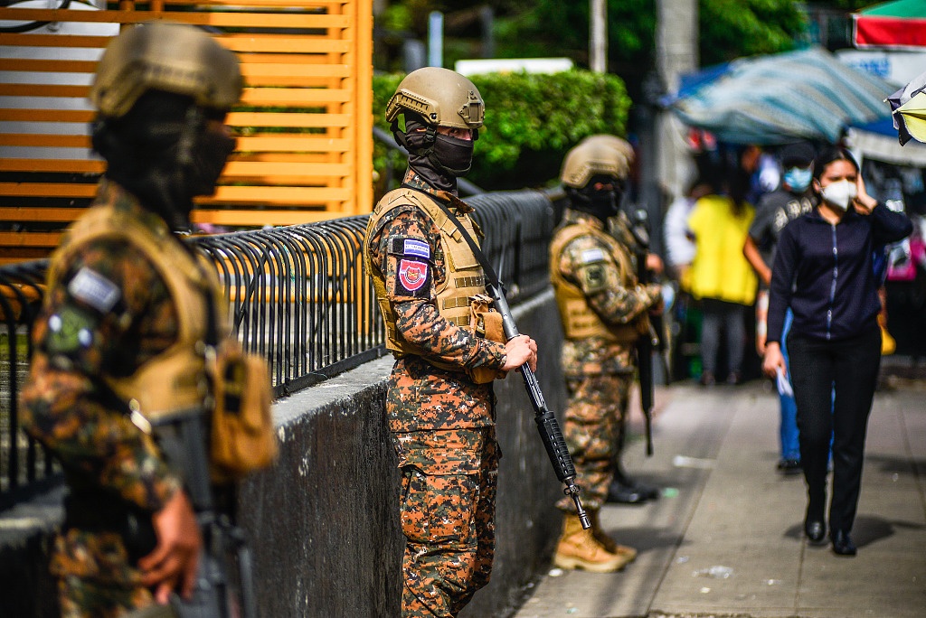 El Salvador ban bo tinh trang khan cap hinh anh