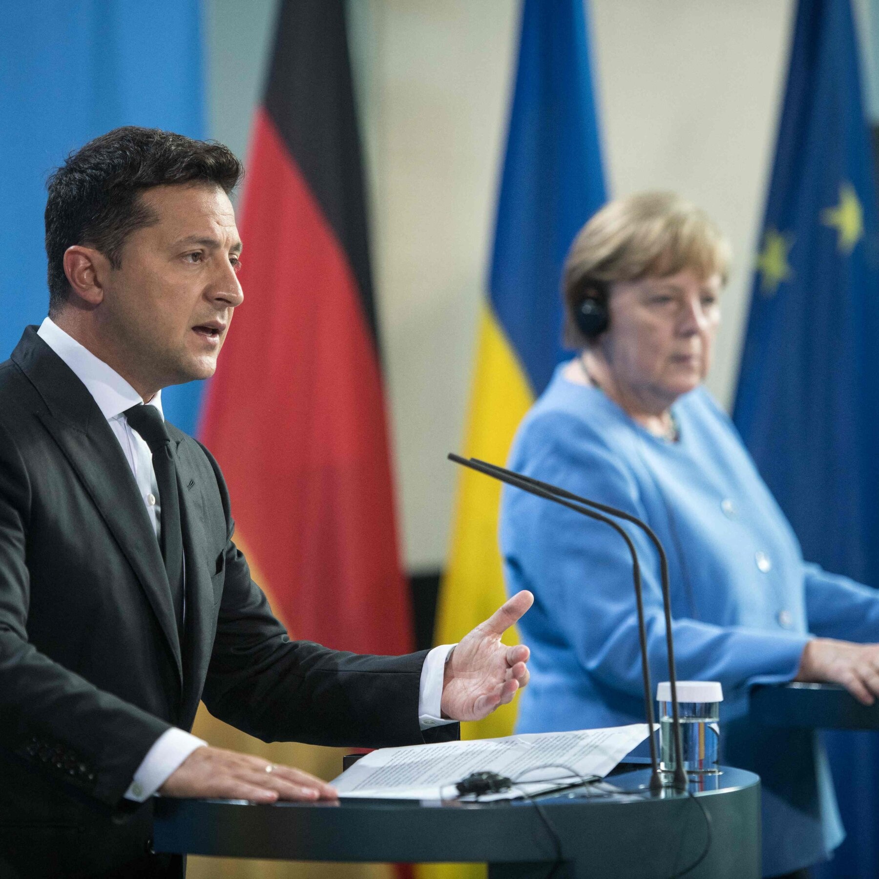 merkel bao ve quyet dinh ve ukraine anh 1