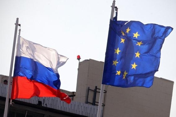 Phuong Tay va Nga leo thang ‘an mieng tra mieng’ hinh anh