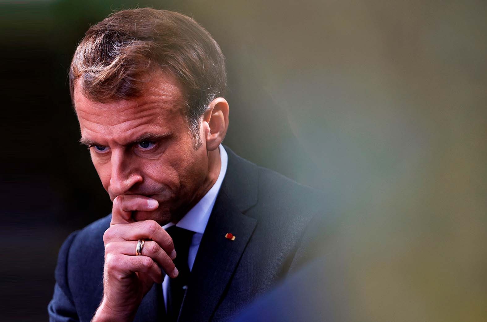 Khong co tuan trang mat cho ong Macron? hinh anh