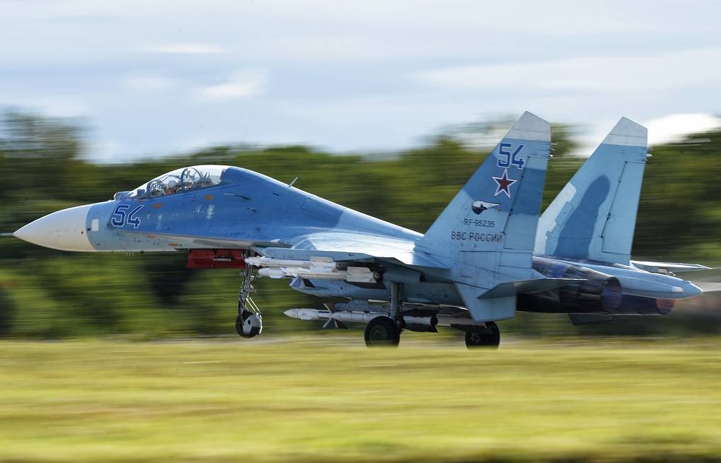 Chien dau co Nga chan may bay NATO tren bien Baltic hinh anh