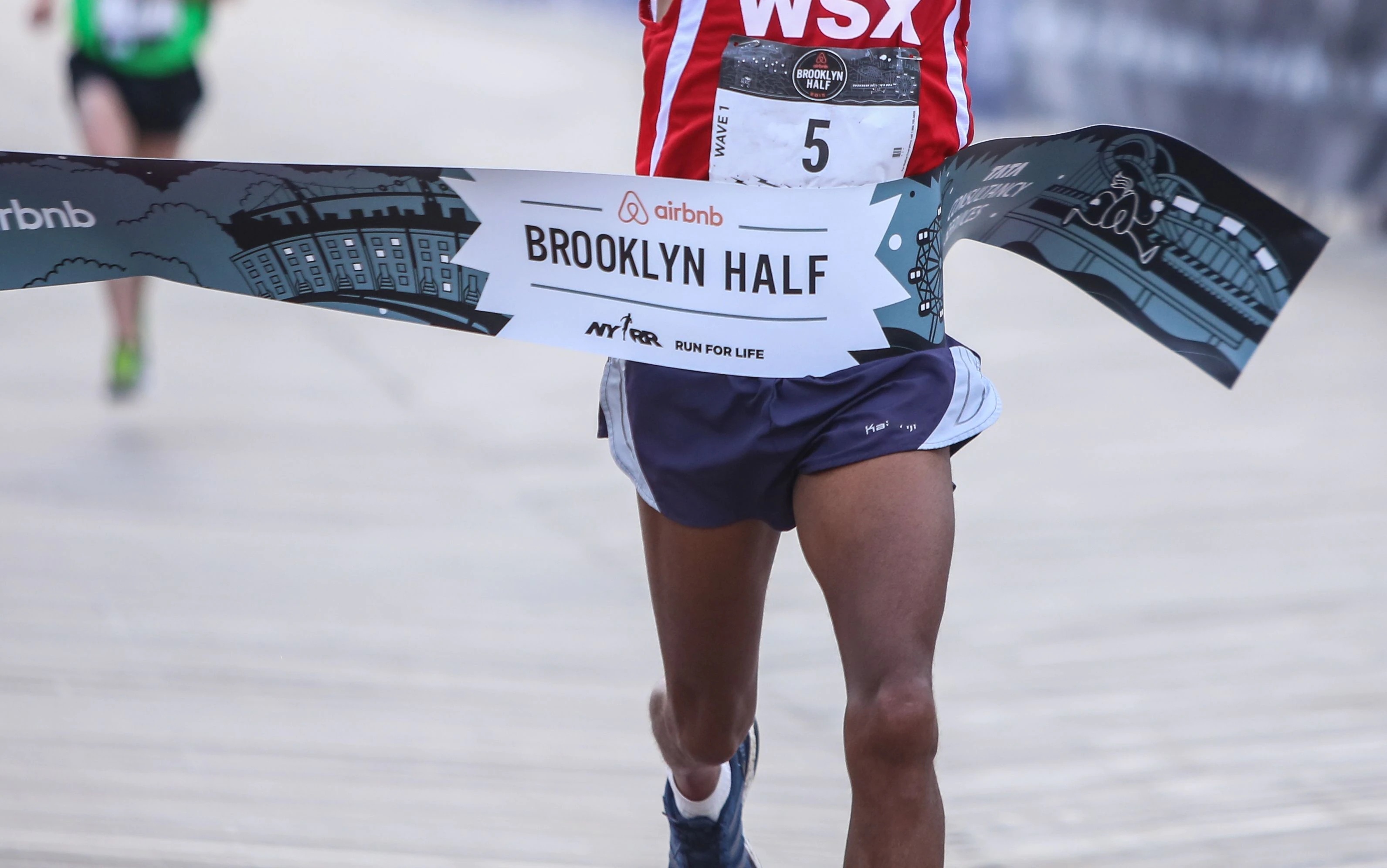 Nguoi dan ong dot tu khi can dich o New York hinh anh