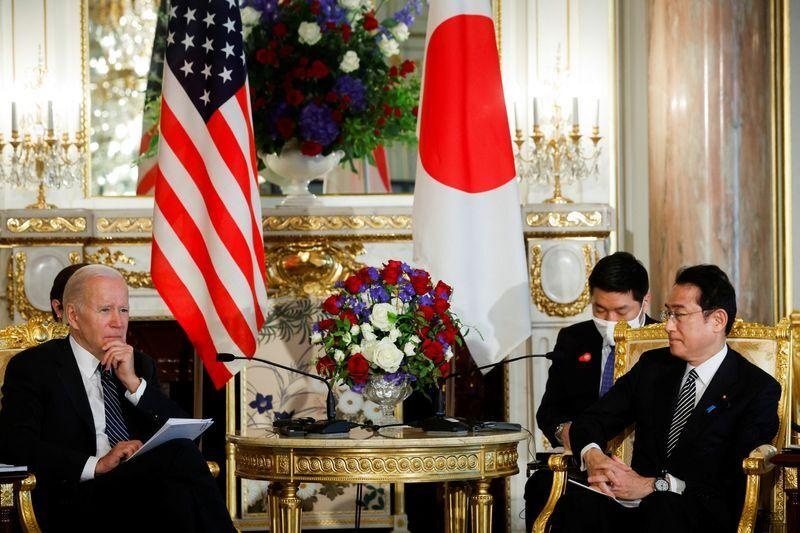 nhat my theo doi trung nga anh 1