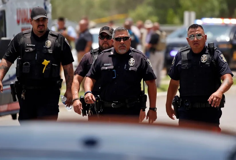 Canh sat My bi nghi ngo cham tre trong vu xa sung tai Texas hinh anh