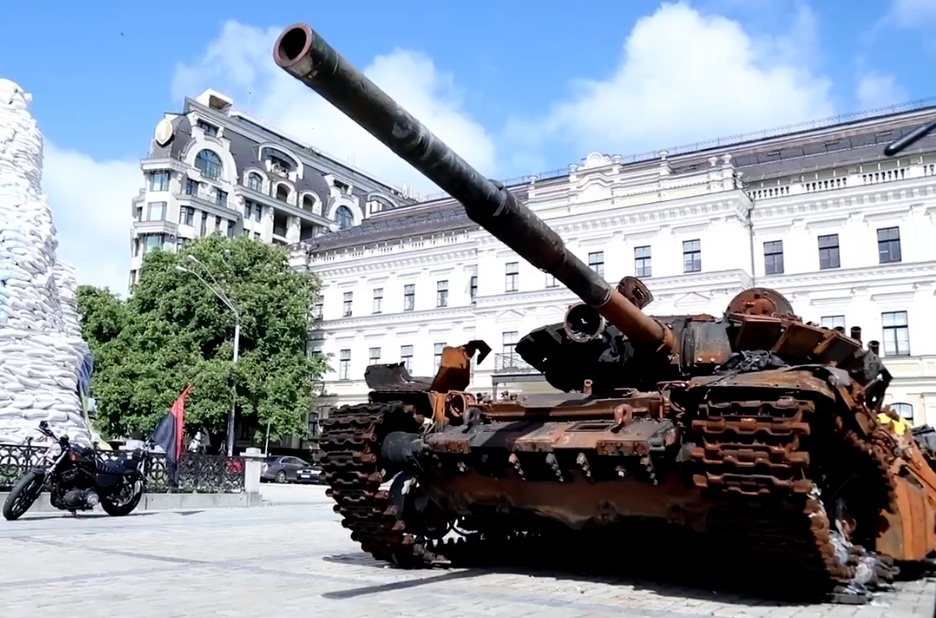 Video nhung xe tang Nga bi pha huy sau chien su hinh anh