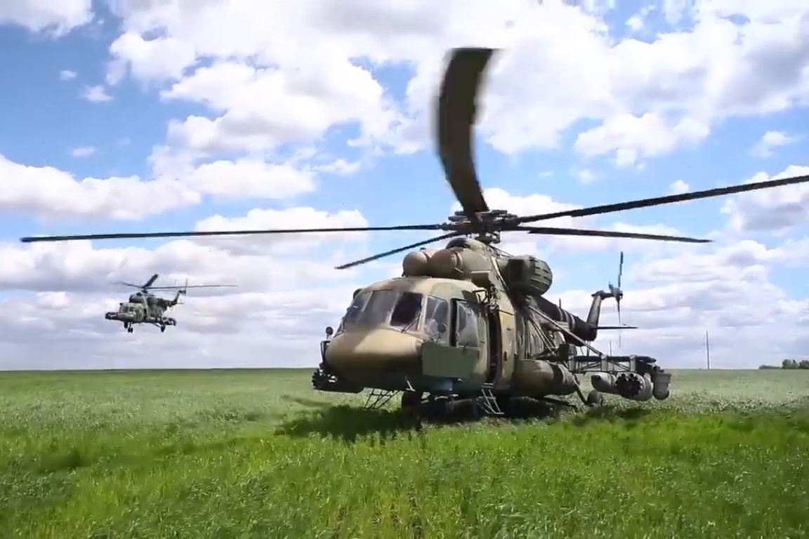 Video truc thang Nga ho tong van chuyen hang hoa den vung chien su hinh anh