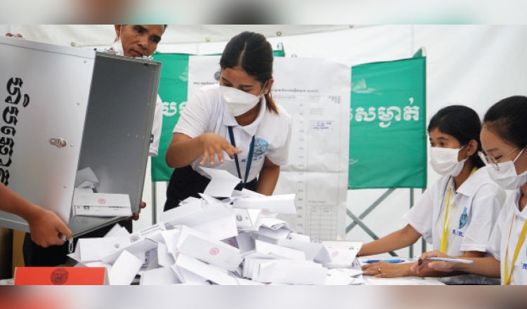 Dang Nhan dan Campuchia thang ap dao trong bau cu xa, phuong hinh anh