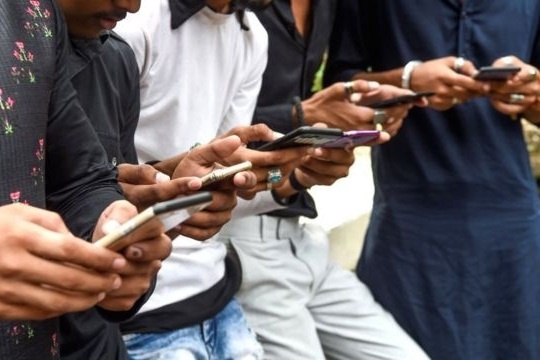 Bi tung anh khoa than sau khi vay tien qua app 'tin dung den' hinh anh