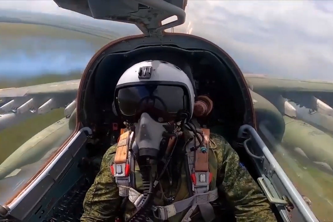 Video Su-25 Nga phong ten lua, tan cong vi tri cua quan doi Ukraine hinh anh