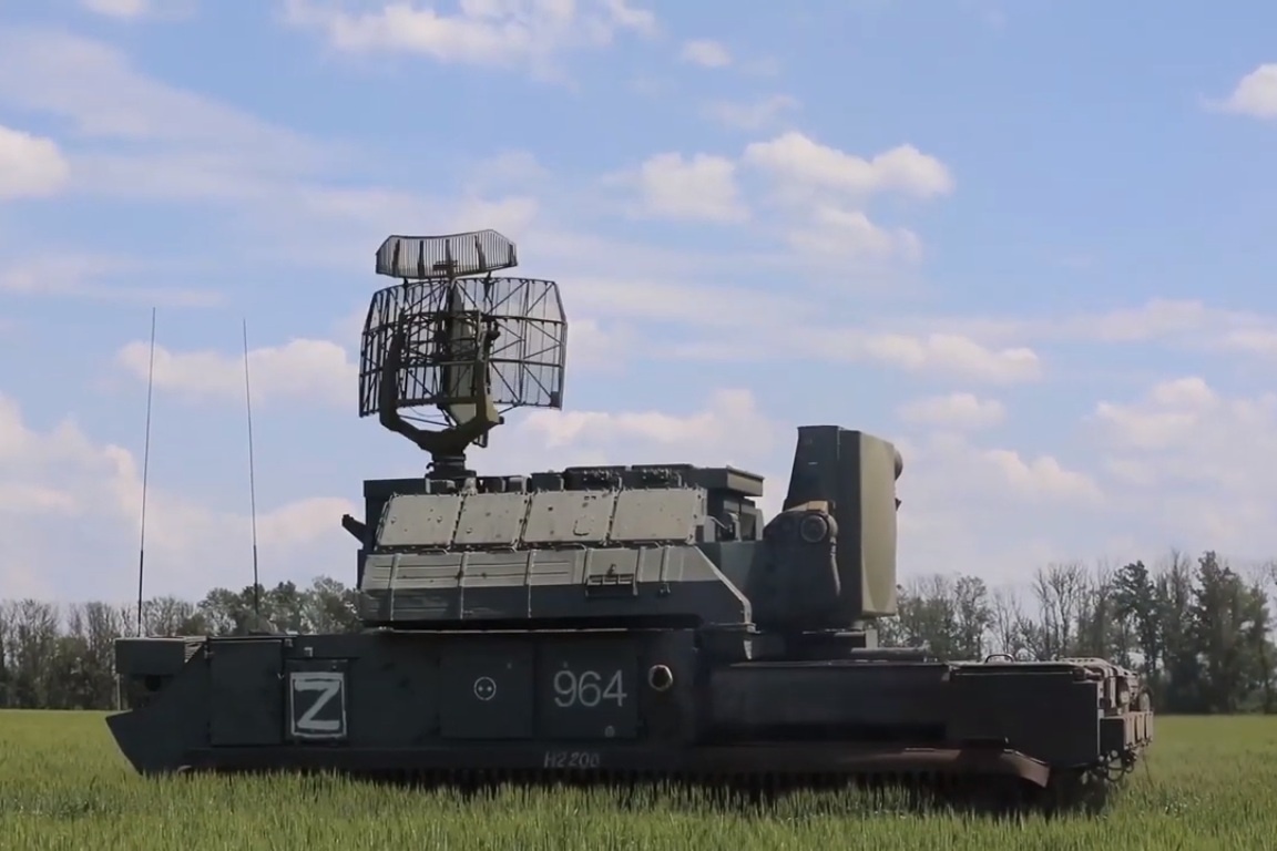 Nga tung video he thong phong khong Tor-M1 tham chien tai Ukraine hinh anh