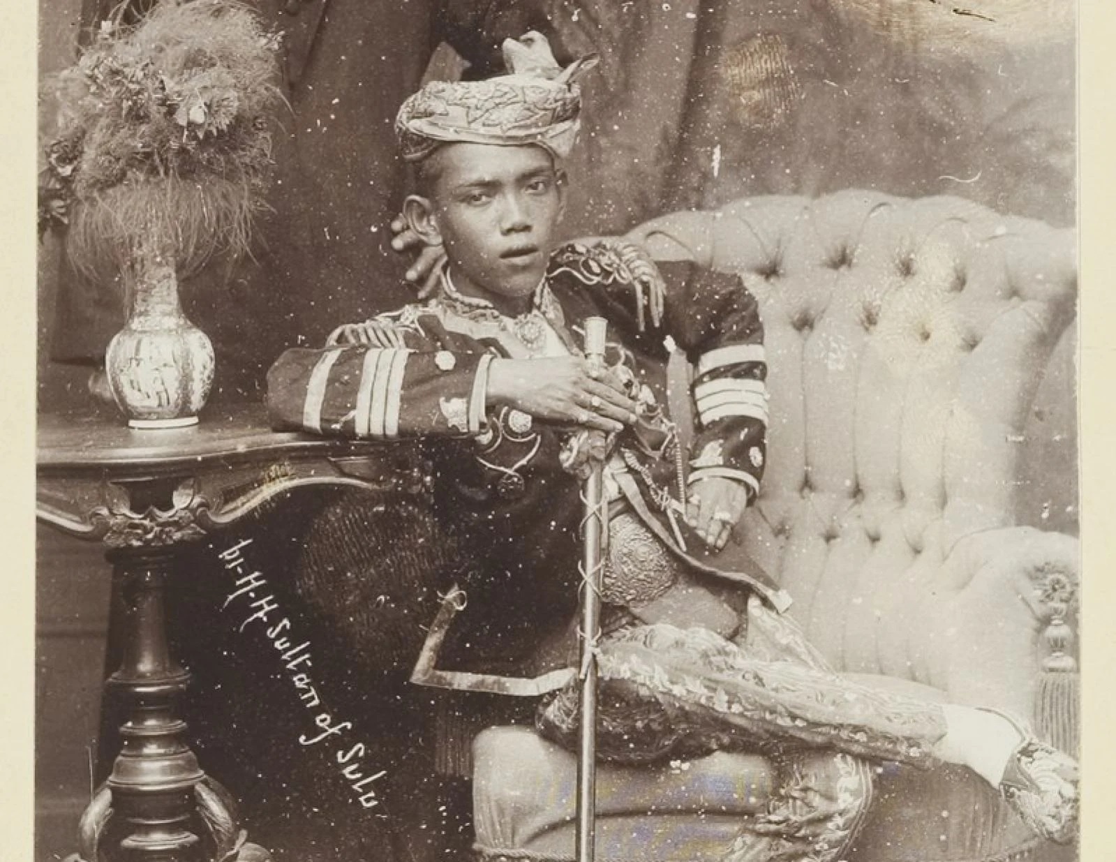 tranh chap sulu anh 1