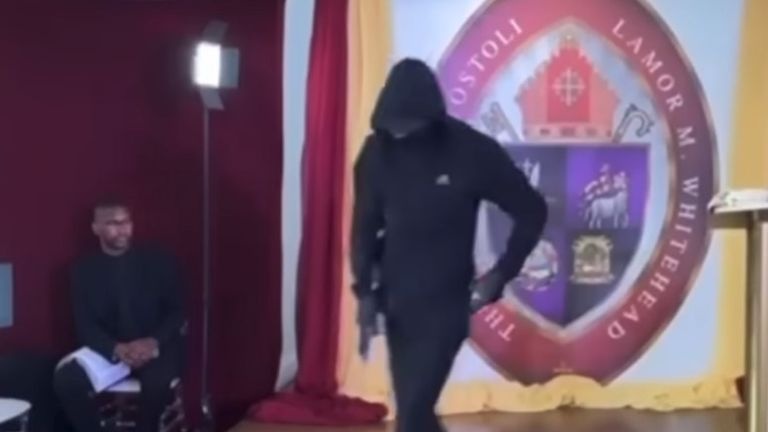 cuop tren song livestream anh 1