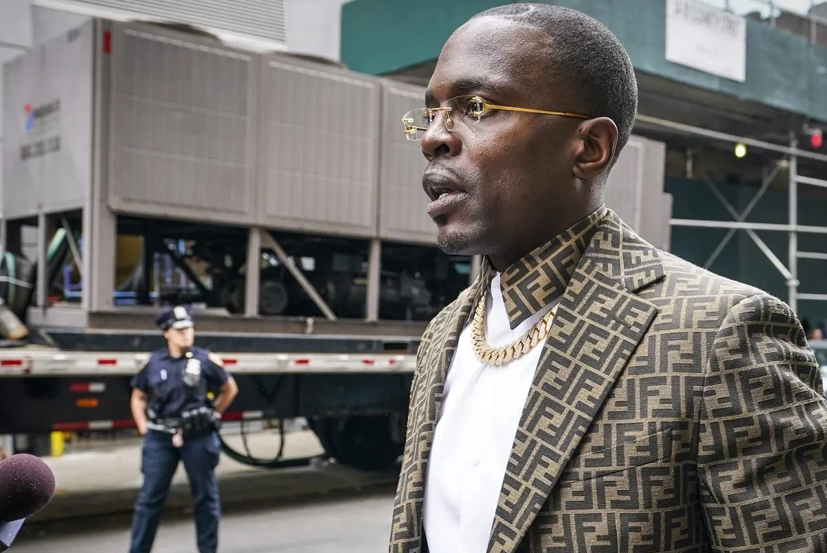 Nha thuyet giao My bi cuop 1 trieu USD trang suc khi dang livestream hinh anh