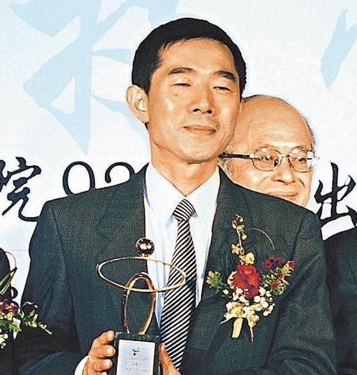 phu thuy chip ban dan anh 1