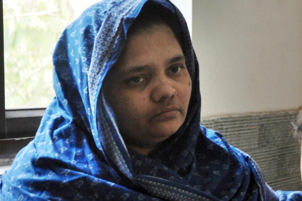 11 toi pham cuong hiep tap the duoc an xa trong ngay doc lap o An Do hinh anh