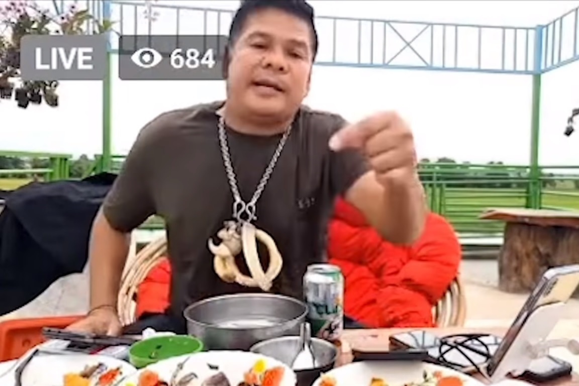 Sau vu can ve bi sa thai, Campuchia nham vao nha bao tho lo tren mang hinh anh