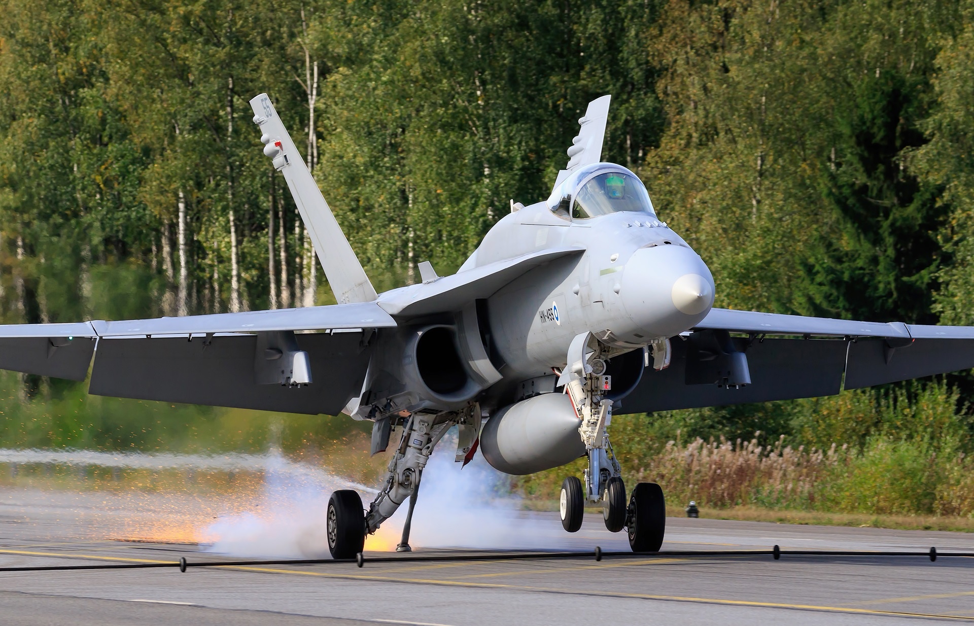 Phan Lan dong cao toc de may bay chien dau huan luyen hinh anh