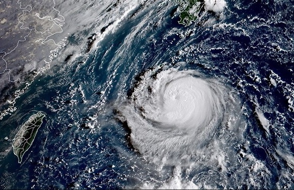 Nhat huy hang tram chuyen bay vi sieu bao Hinnamnor hinh anh