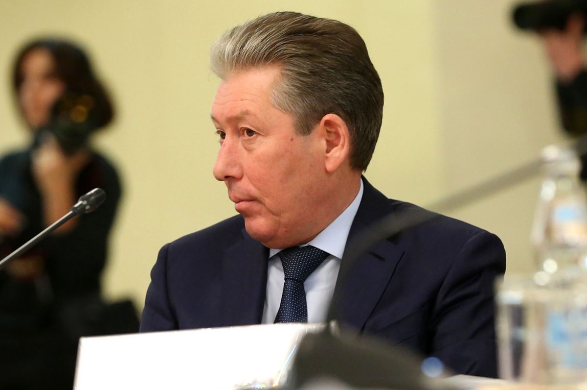 Nhung bi an quanh cai chet cua chu tich tap doan dau khi Nga hinh anh