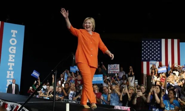 Ba Hillary tiet lo buoc ngoat phong cach sau su co anh do lot hinh anh