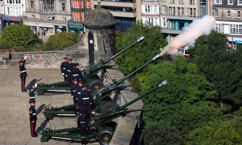 Video 21 loat dai bac mung Vua Charles III duoc tan phong hinh anh