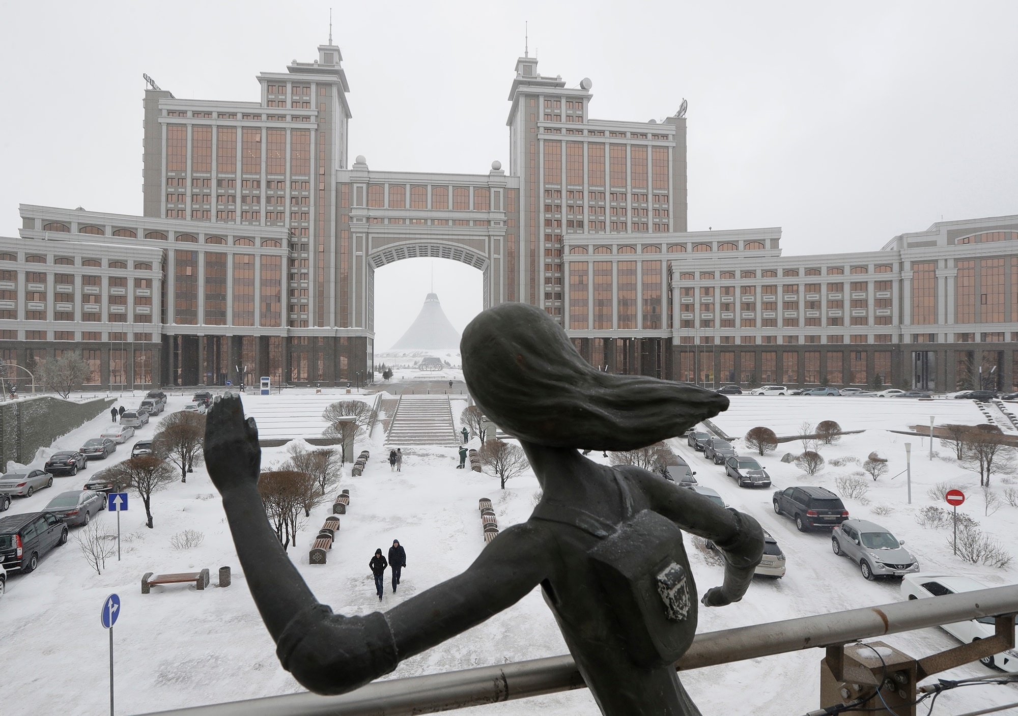 Kazakhstan doi ten thu do hinh anh