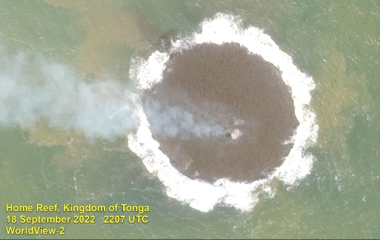 Hon dao hai tuan tuoi hinh thanh nho nui lua phun hinh anh