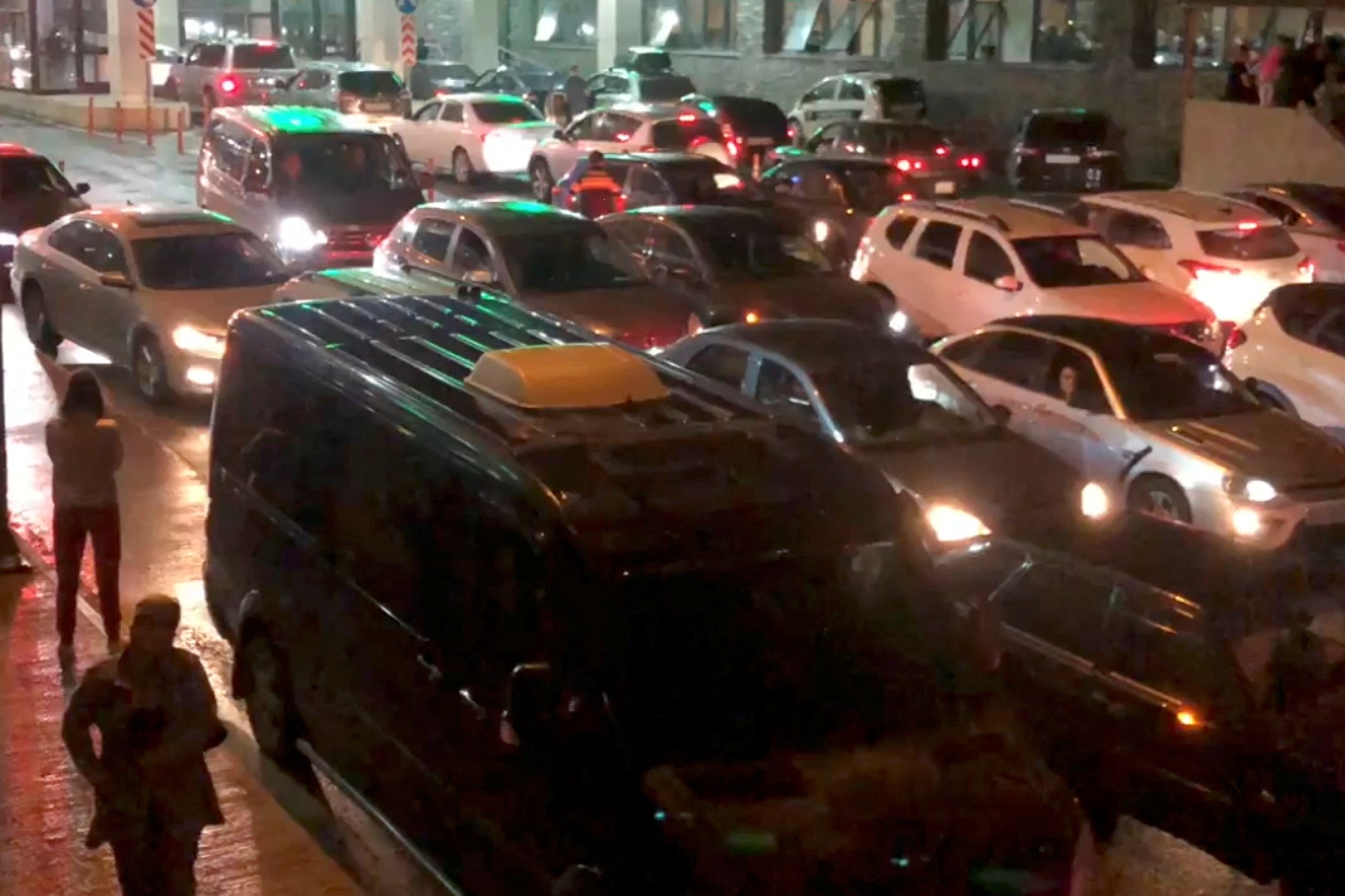 Xe tu Nga do don sang Georgia sau lenh dong vien cuc bo hinh anh