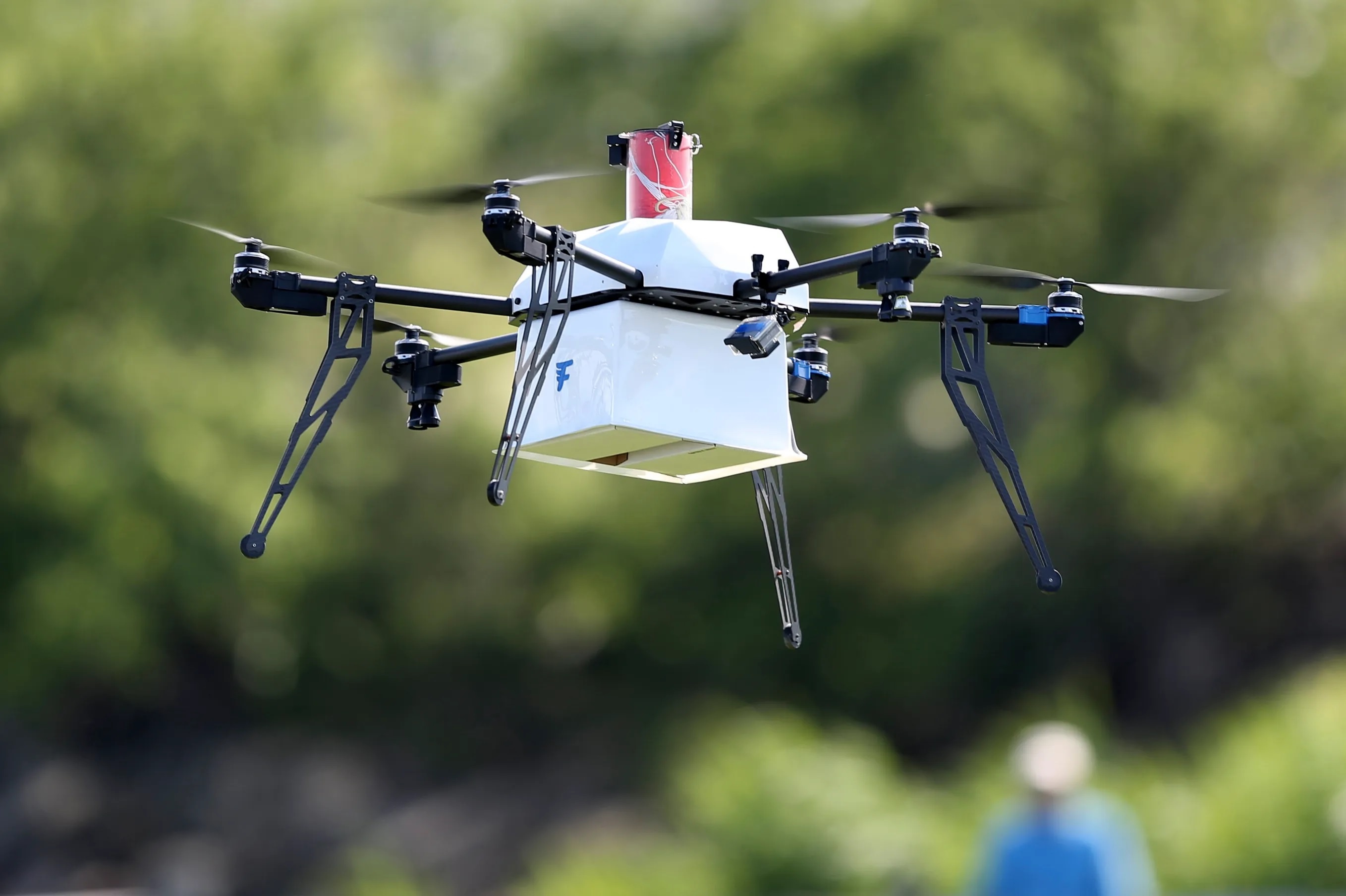 'Shipper bay' dan tro thanh hien thuc tai My hinh anh