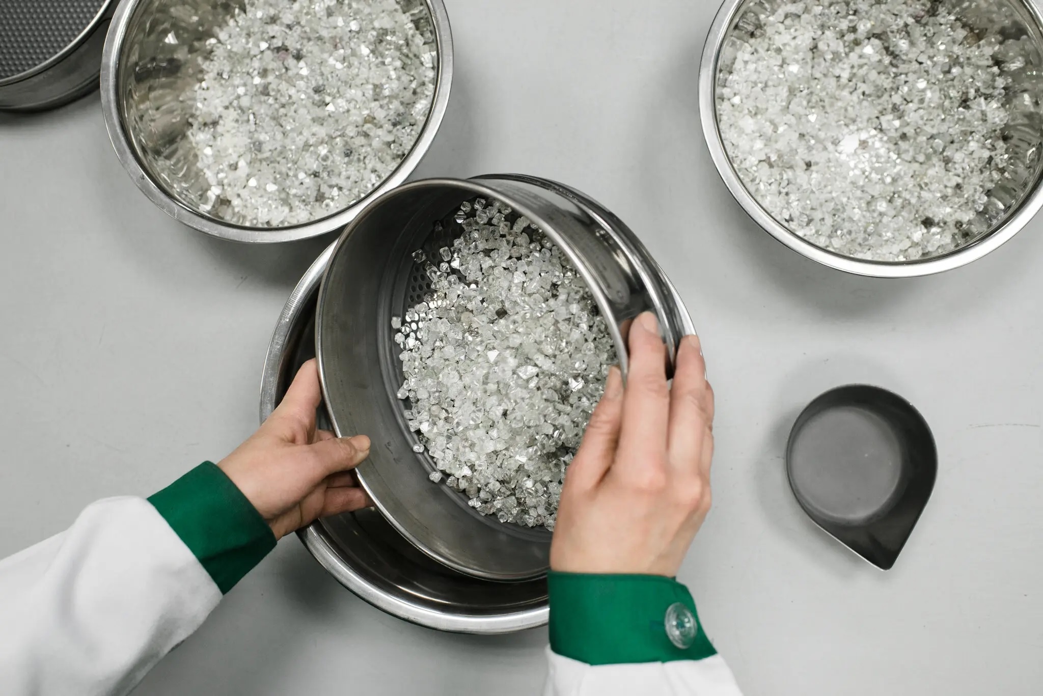 EU trung phat Nga nhung kim cuong tro thanh ngoai le hinh anh