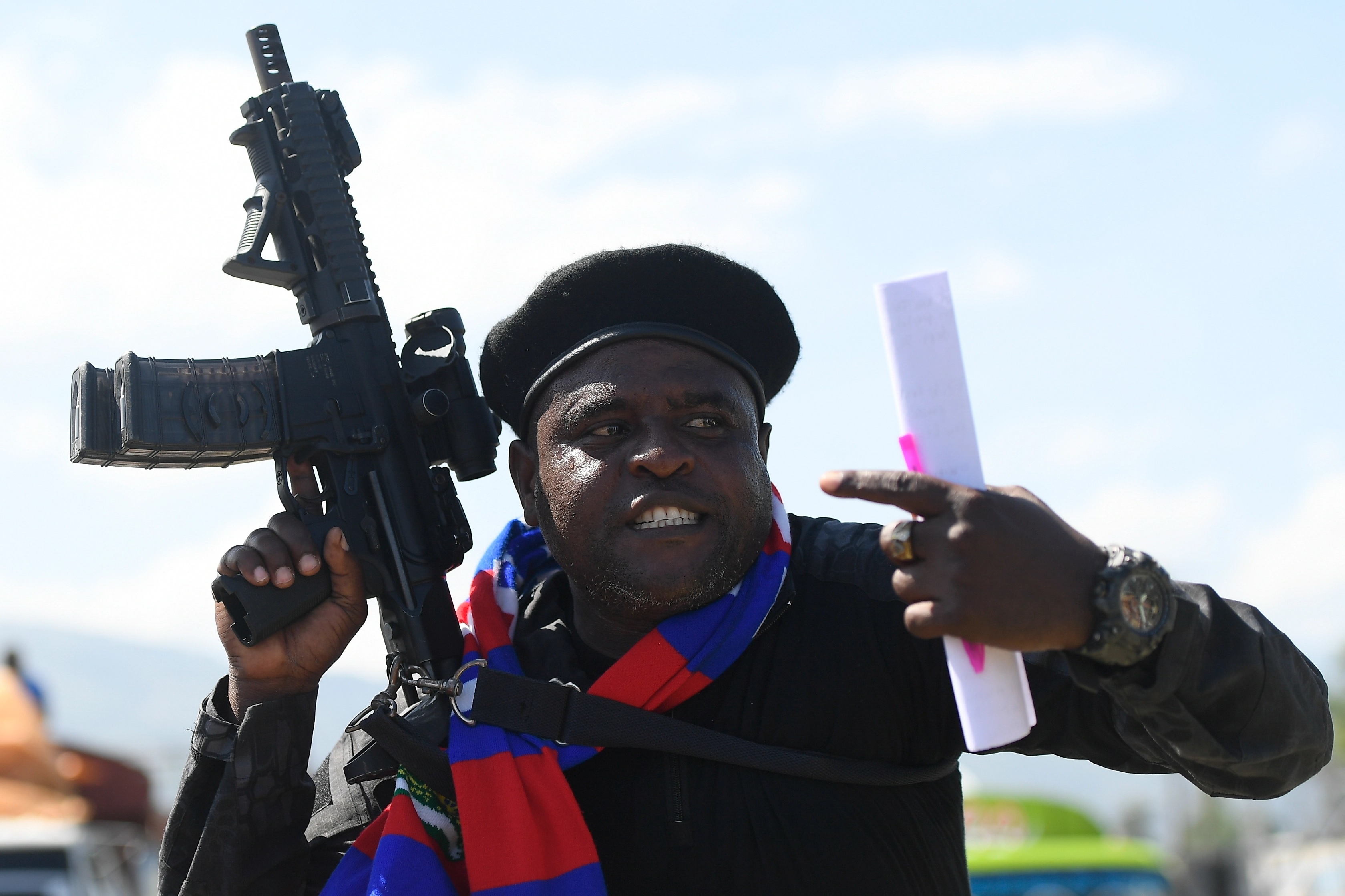 Lien Hop Quoc trung phat thu linh bang dang manh nhat Haiti hinh anh