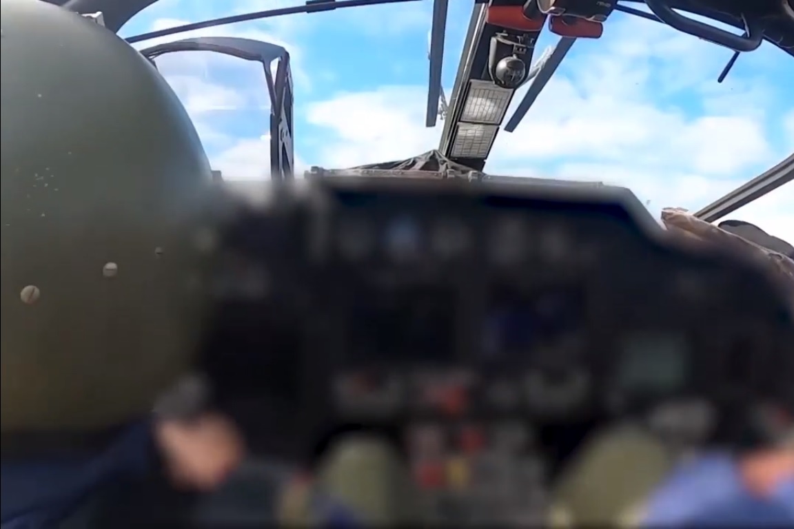 Ben trong truc thang Ka-52 Nga chien dau o Ukraine hinh anh