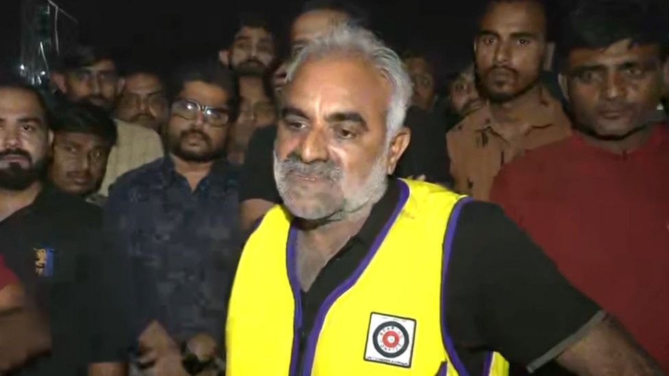 Loi ke cua nhan chung tham kich sap cau 141 nguoi chet o An Do hinh anh